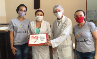 Profissionais de saúde do Hospital Geral de Palmas recebem cartas com mensagens de esperança