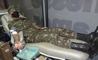 Exército e Polícia Militar participam de campanha de doação de sangue