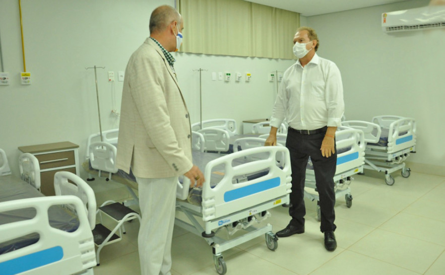 Governador do Estado do Tocantins, Mauro Carlesse, acompanhado do secretário de Estado da Saúde, Edgar Tollini, vistoriou na tarde desta quarta-feira, 8, as instalações da unidade 