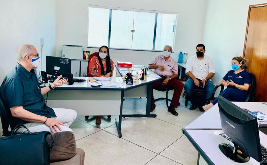 Tollini ouve demanda da equipe multiprofissional do Hospital Regional de Gurupi