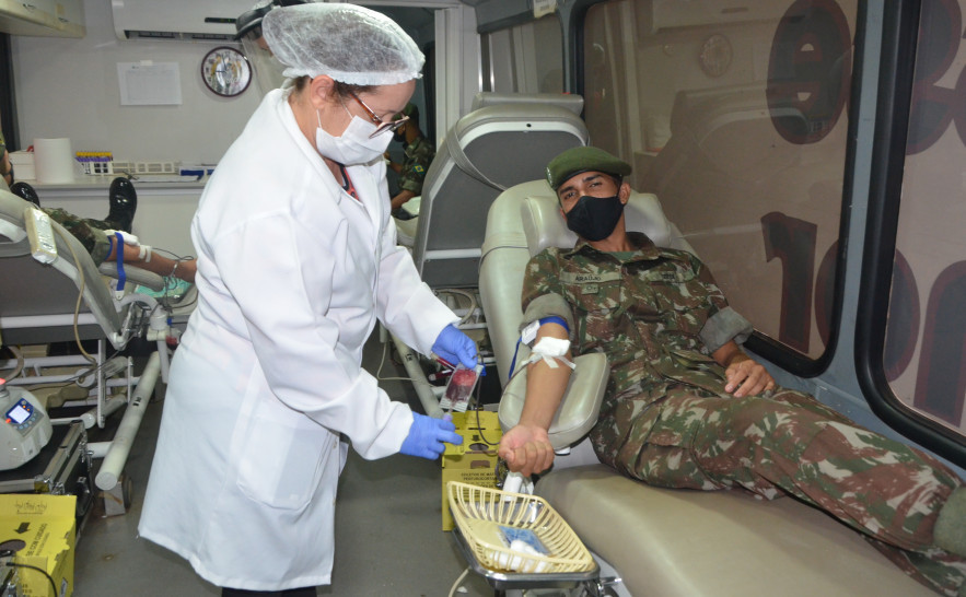 O soldado João Vitor Araujo da Cruz, 19 anos, doou sangue pela segunda vez.