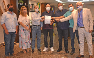 Governador Carlesse autoriza implantação de máquina de radioterapia no Hospital do Amor