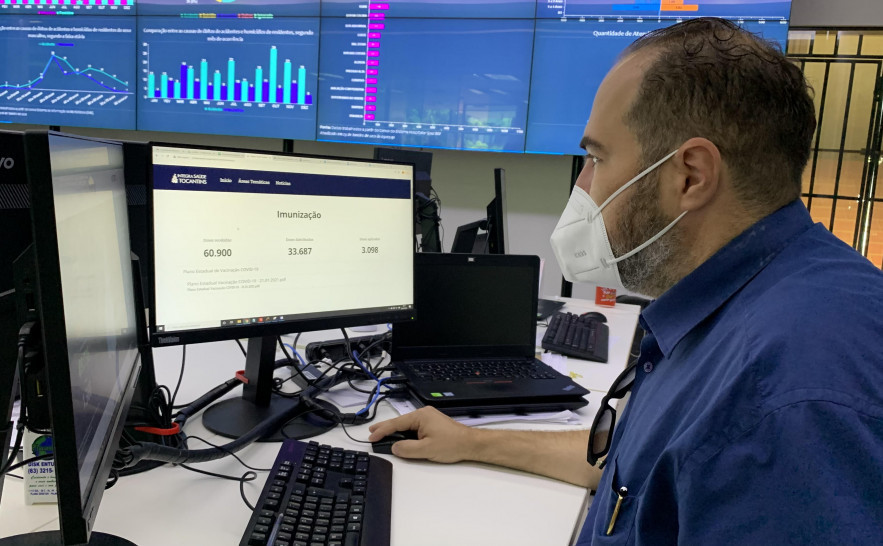 O Superintendente de Políticas de Atenção à Saúde da SES e responsável pelo desenvolvimento do Vacinômetro, Ullannes Passos Rios, explica que o objetivo é ampliar as informações divulgadas no site. 