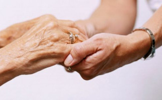 Saúde realiza encontro virtual para dirigentes e cuidadores de idosos das instituições de longa permanência