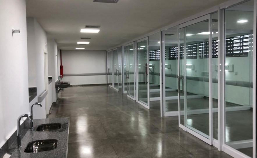 A ala é separada do HGP, tendo acesso próprio, sem contato direto com a unidade hospitalar, não correndo risco de contaminação por Covid-19.